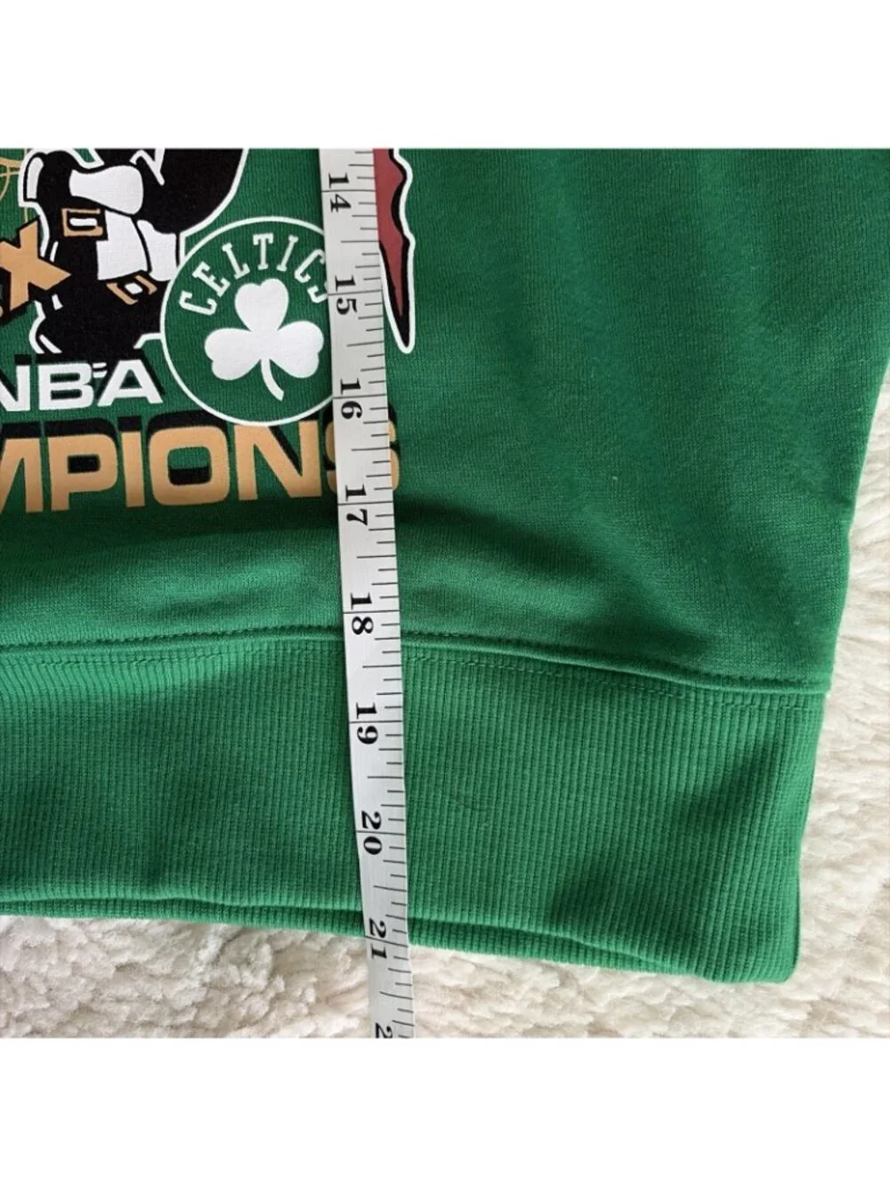 Old Navy NBA Boston Celtics Pullover Sweater NWT 6/7 Small Boys